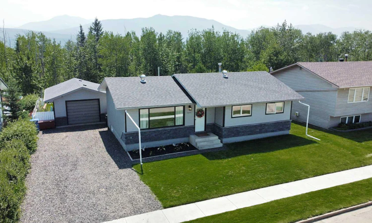 10237 97 Ave