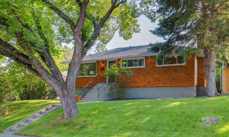 131 Thorncrest Road NW