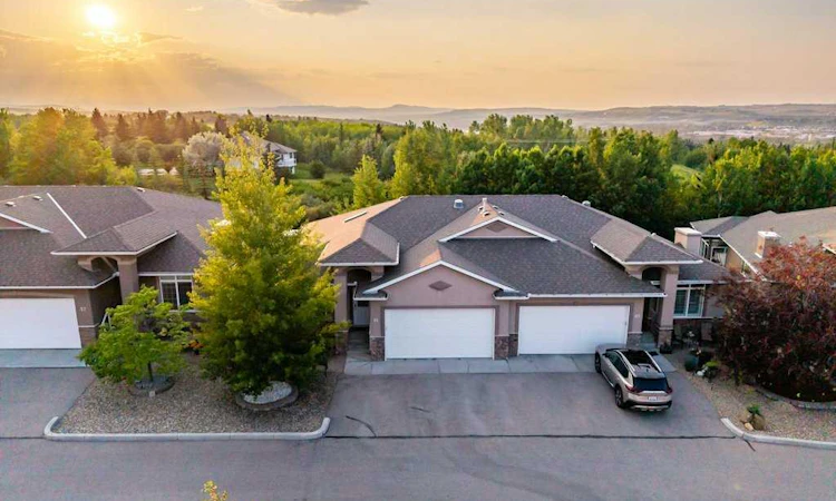 61 River Heights View