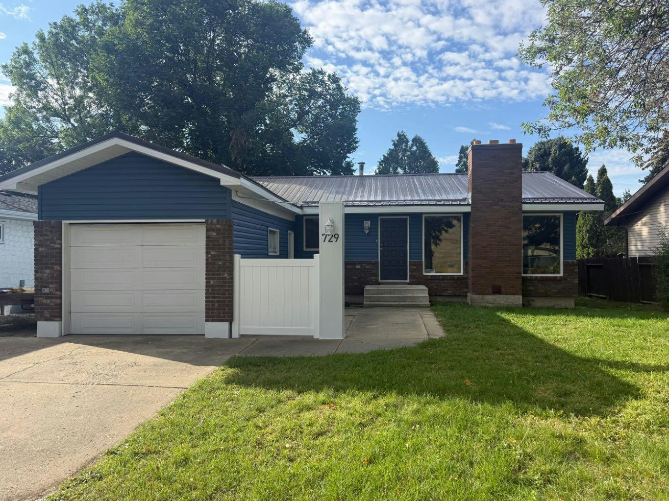 729 3 Street NW, Medicine Hat, AB, T1A 7P6