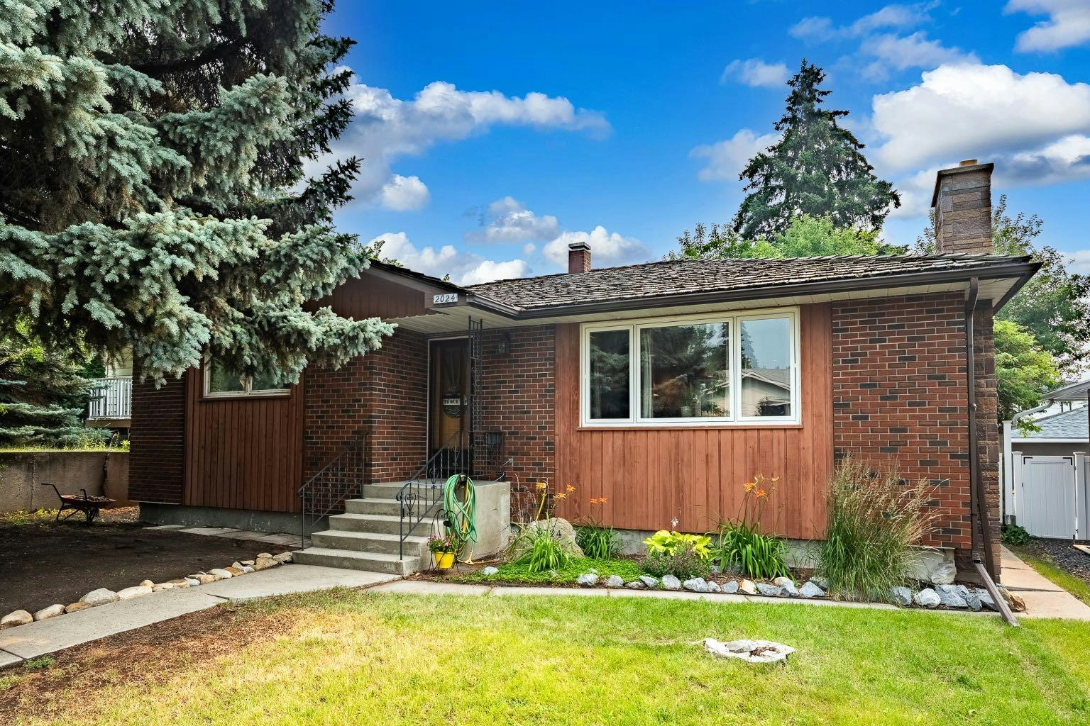 2024 Crocus Road NW, Calgary, AB, T2L 0Z8