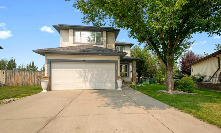 210 Highwood Village Place NW