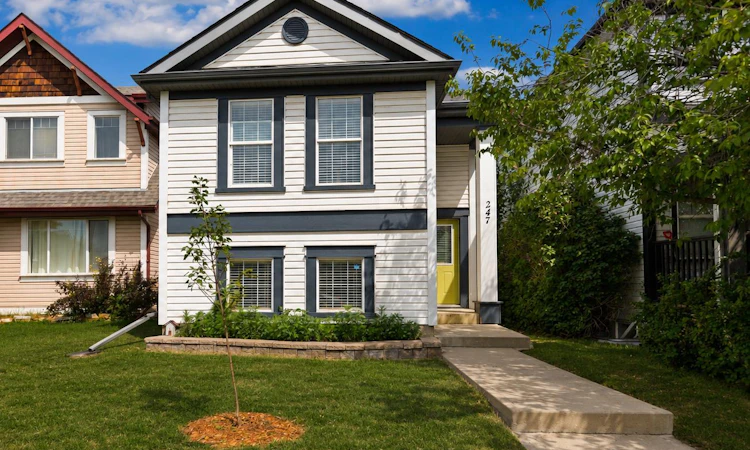 247 Copperfield Heights SE