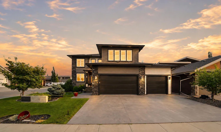 200 Vancouver Crescent