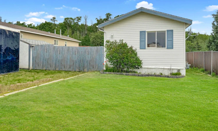 212 Mawdsley Crescent