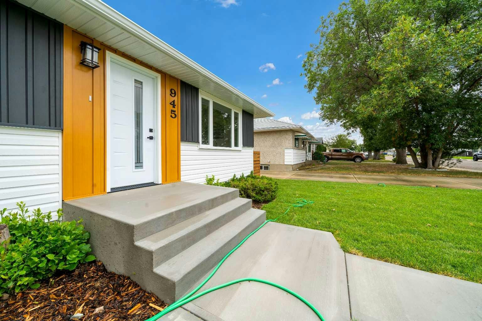 945 Parker Avenue NW, Medicine Hat, AB, T1A 6W7