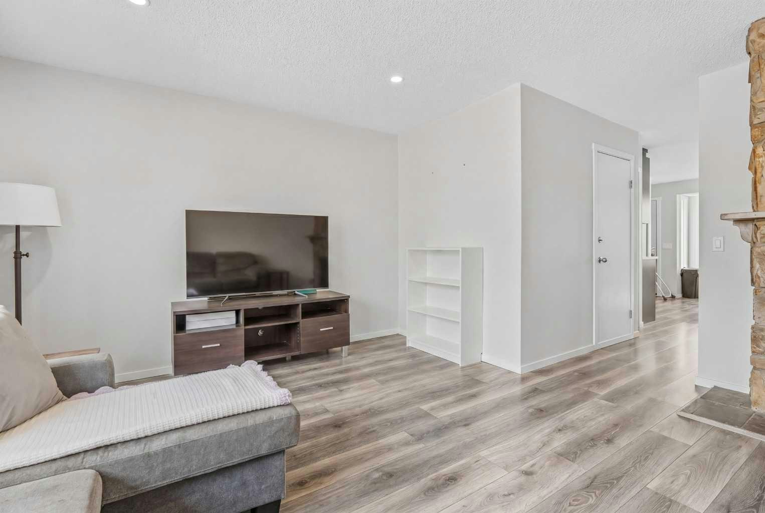 84 Falconridge Place NE, Calgary, AB, T3J 1A6