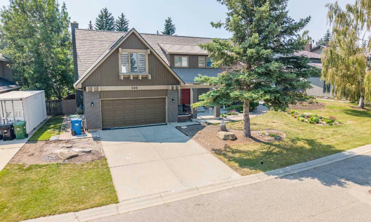 240 Canterville Drive SW