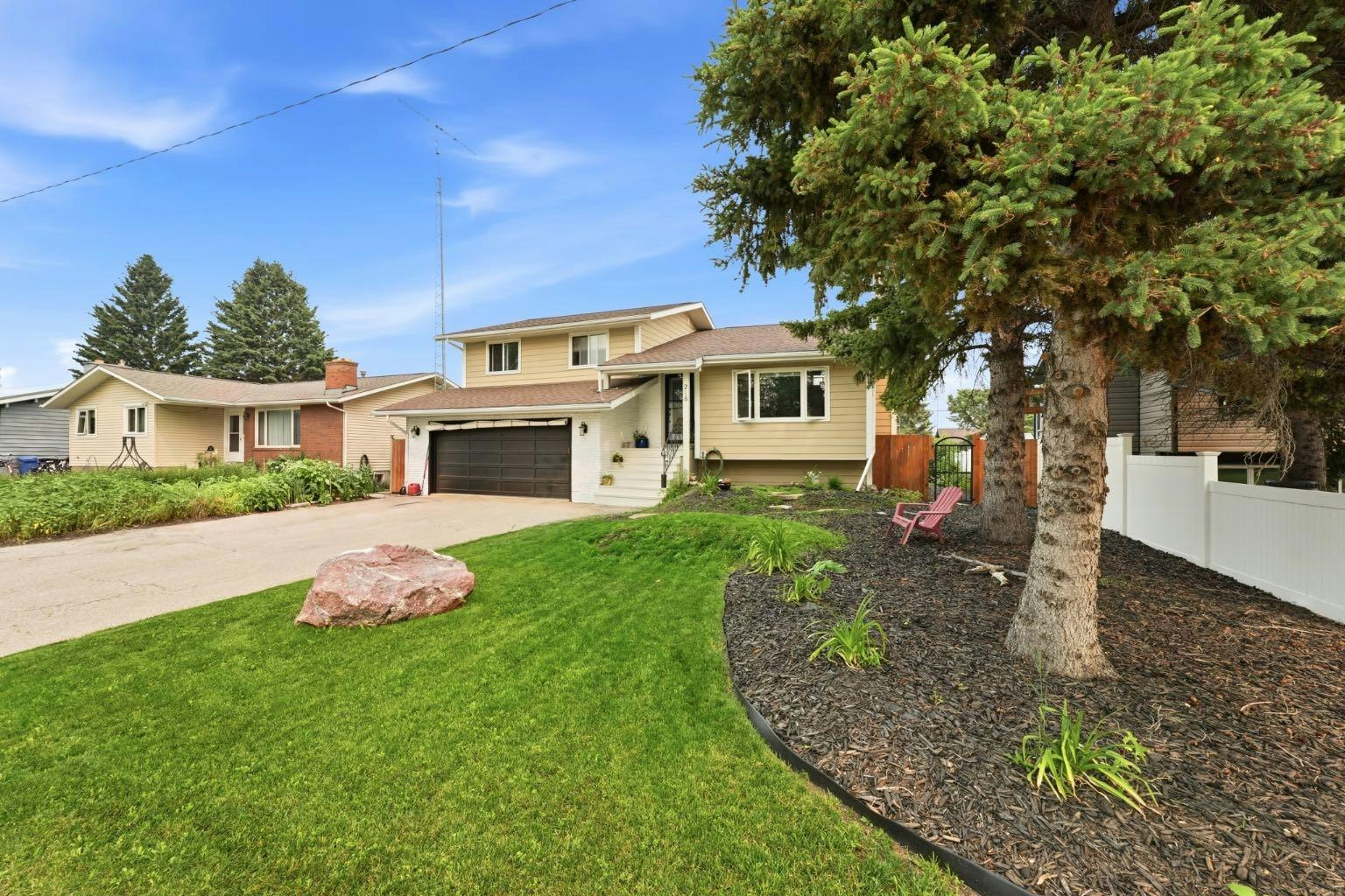 218 8 Avenue NE, Sundre, AB, T0M 1X0