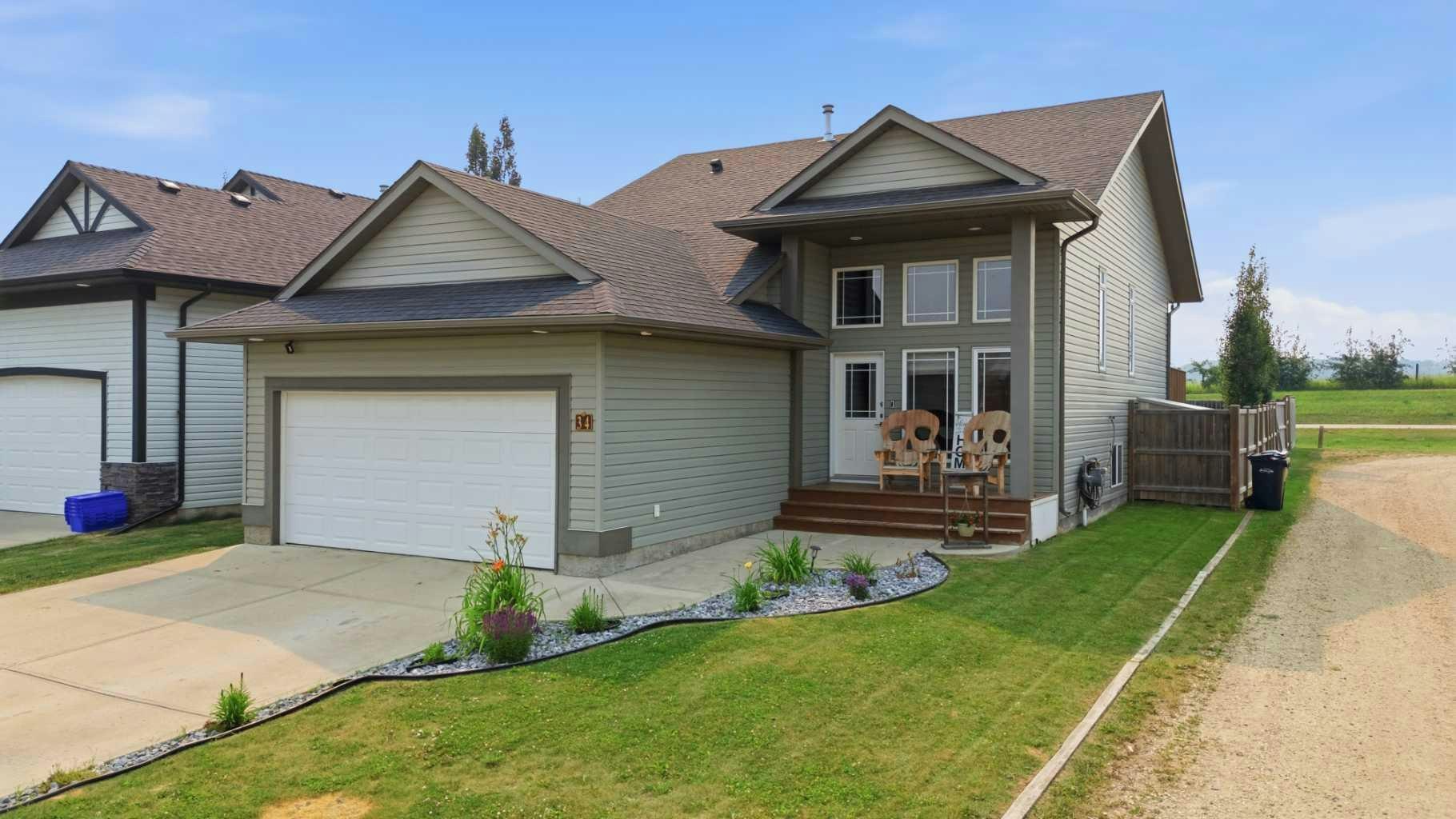 34 Wilkinson Circle, Sylvan Lake, AB, T4S 2N8