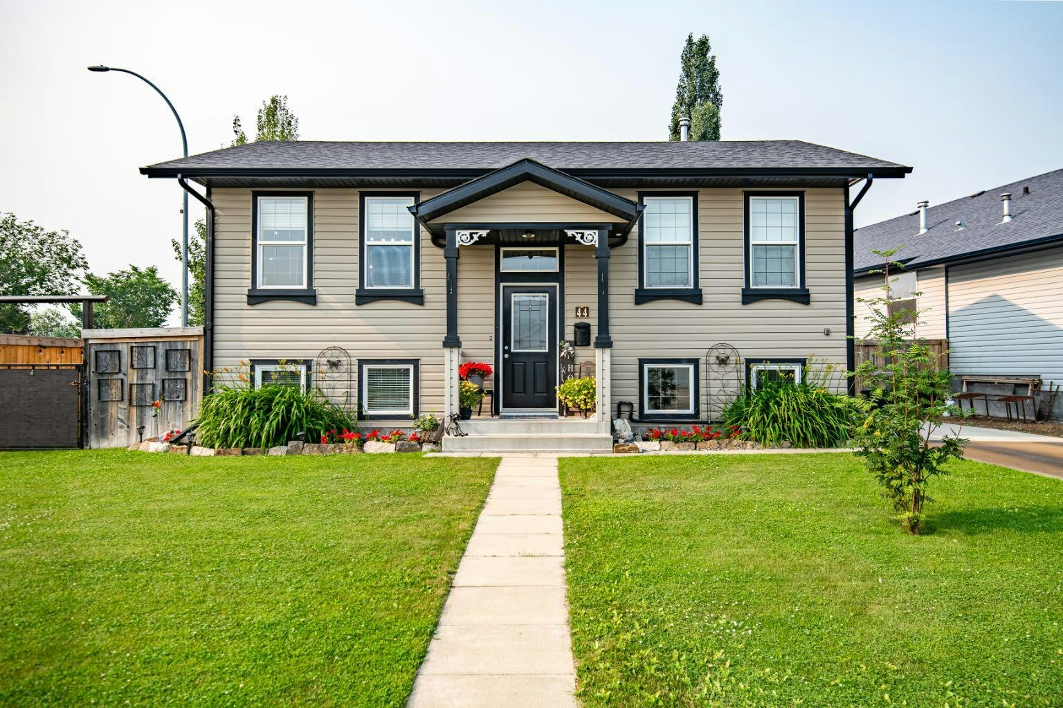 44 Duncan Street, Penhold, AB, T0M 1R0