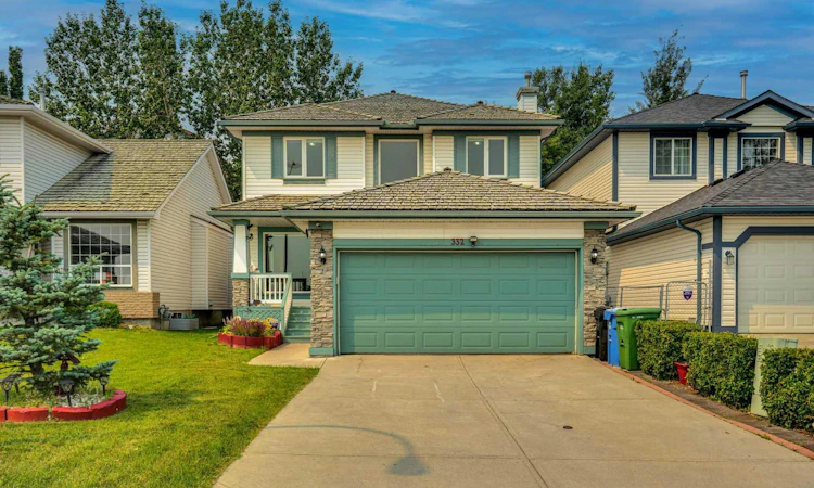 332 Harvest Hills Drive NE