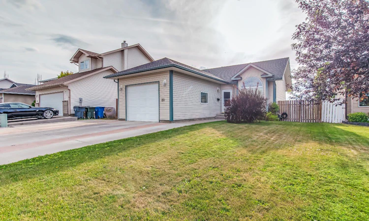 88 Spruce Close SE
