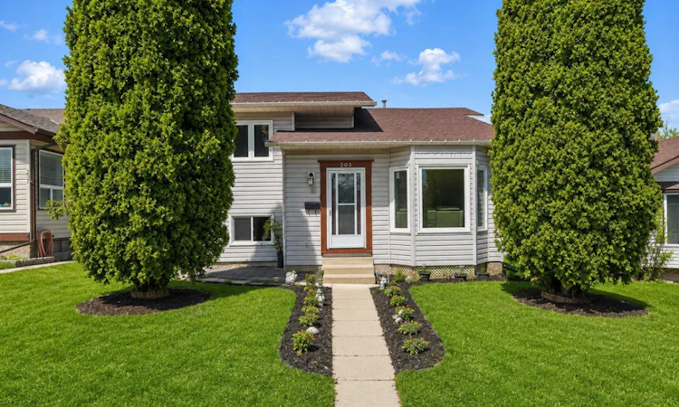 203 Shawglen Road SW