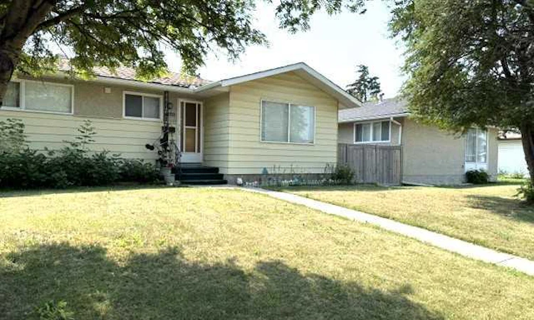 1436 Robson Crescent SE