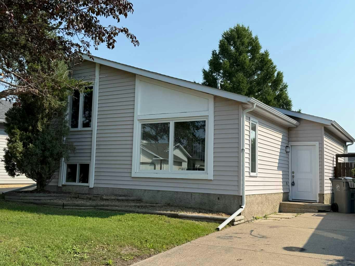 2725 57b Avenue, Lloydminster City West, AB, T9V 2N1 - 2