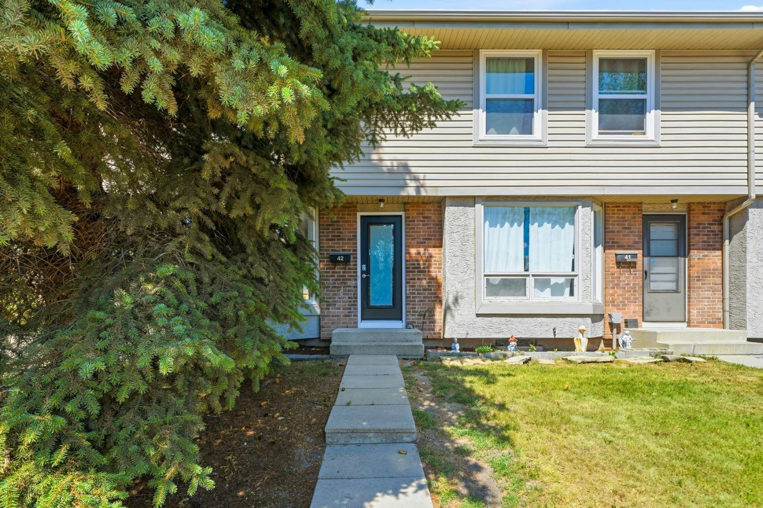 42-123 Queensland Drive SE, Calgary, AB, T2J 5J4