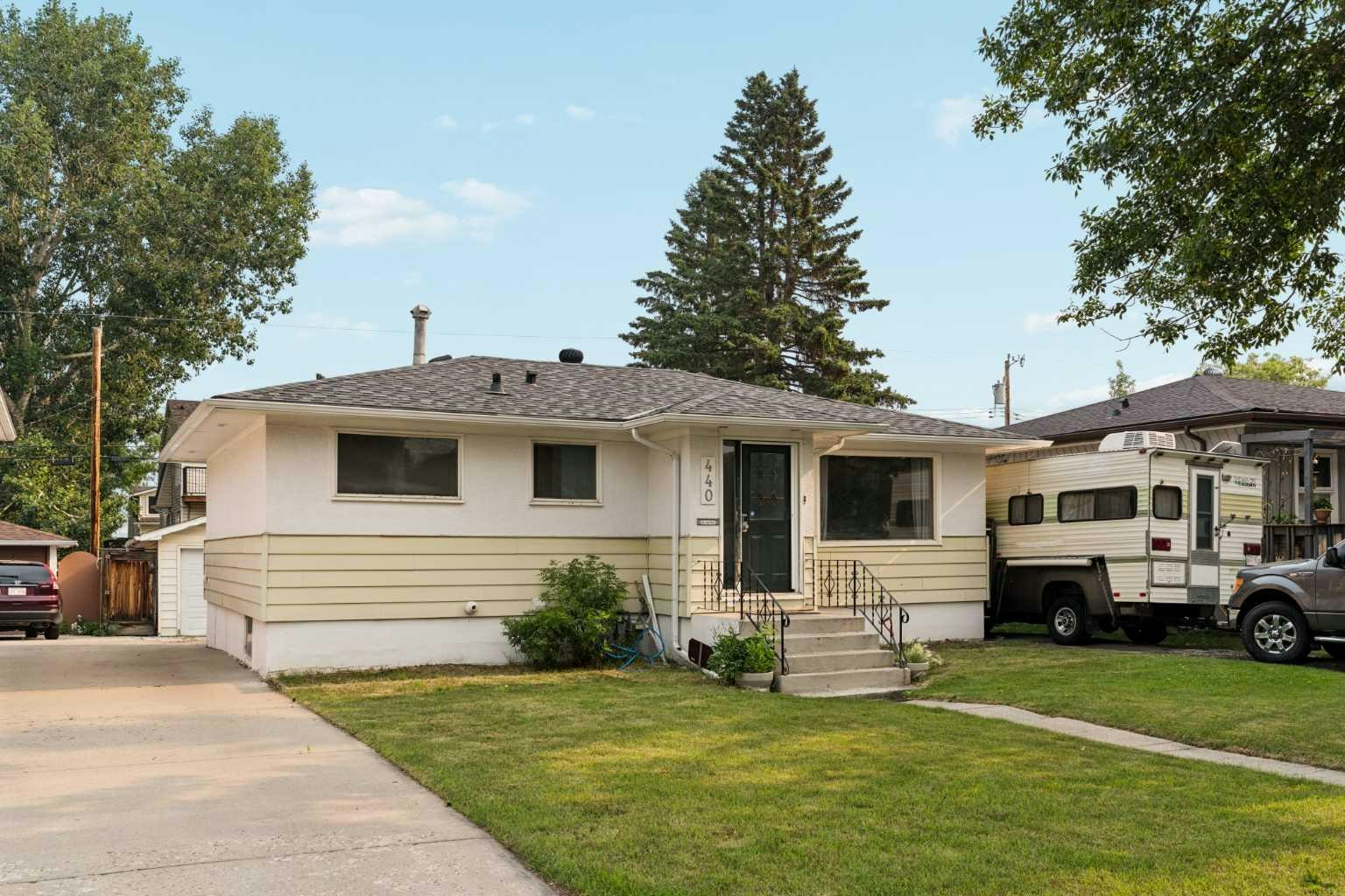 440 36 Avenue NW, Calgary, AB, T2K 0C3