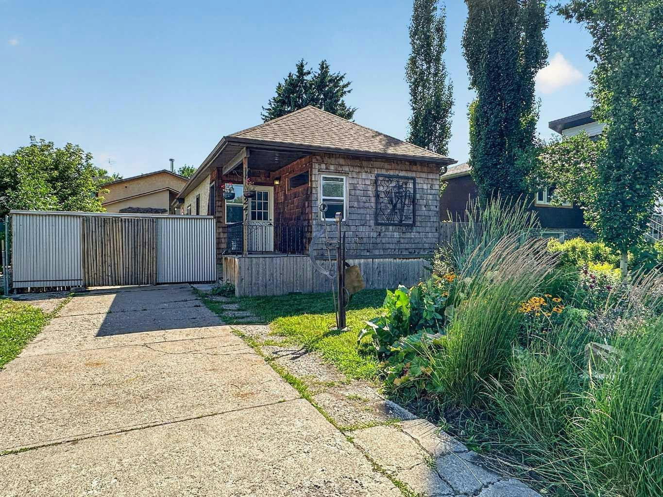 241 25 Avenue NE, Calgary, AB, T2E 1Y2