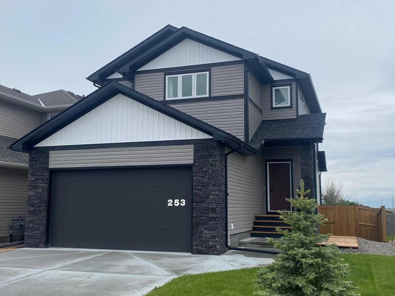 253 Rivergrove Chase W, Lethbridge, AB, T1K 8H8