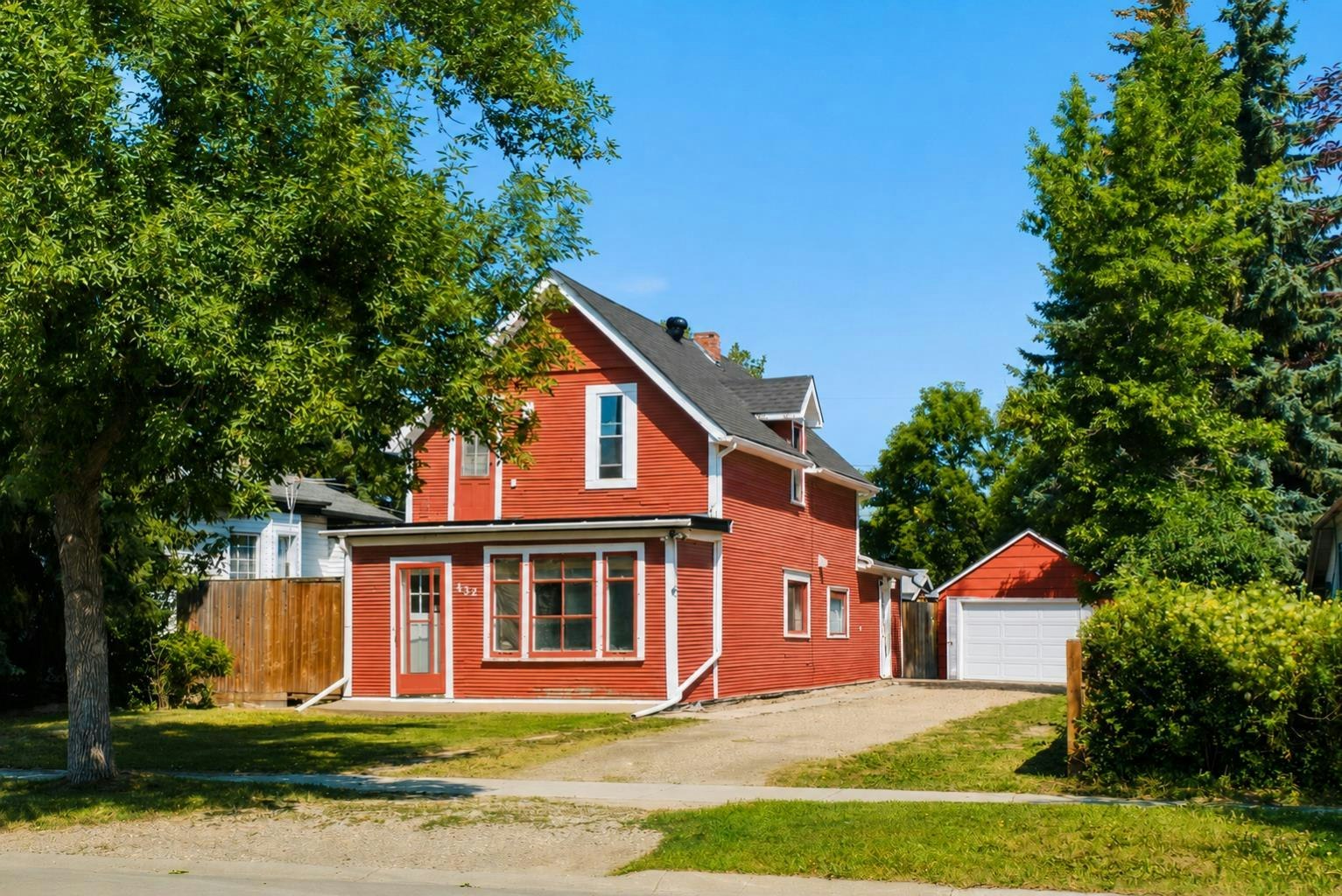 432 Centre Avenue NE, Airdrie, AB, T4B 1H3