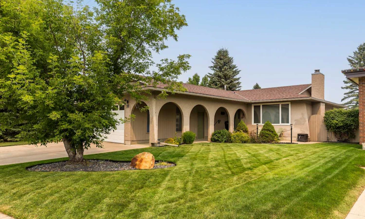 10 Seneca Place W