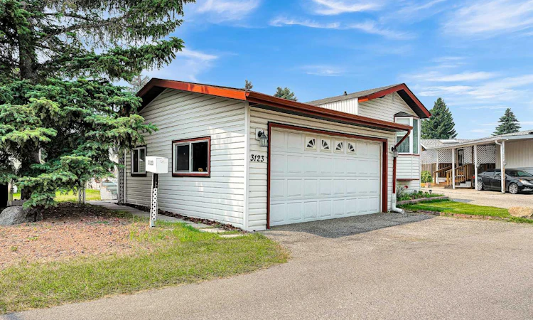 3123 Burroughs Manor NE