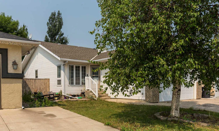 14 Heritage Road W
