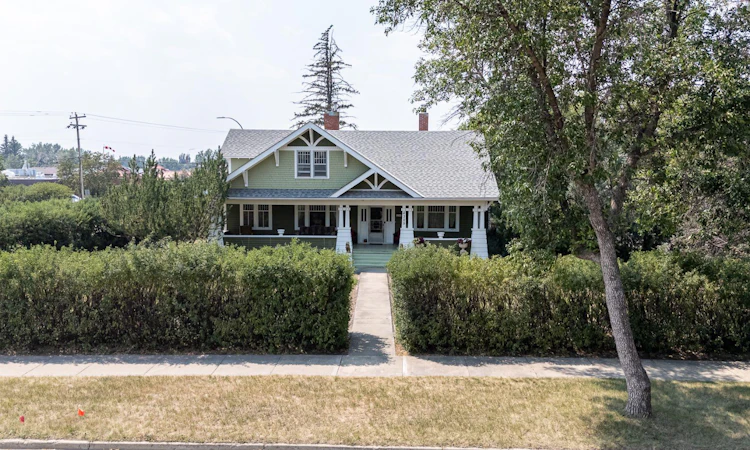 4309 2 Street W