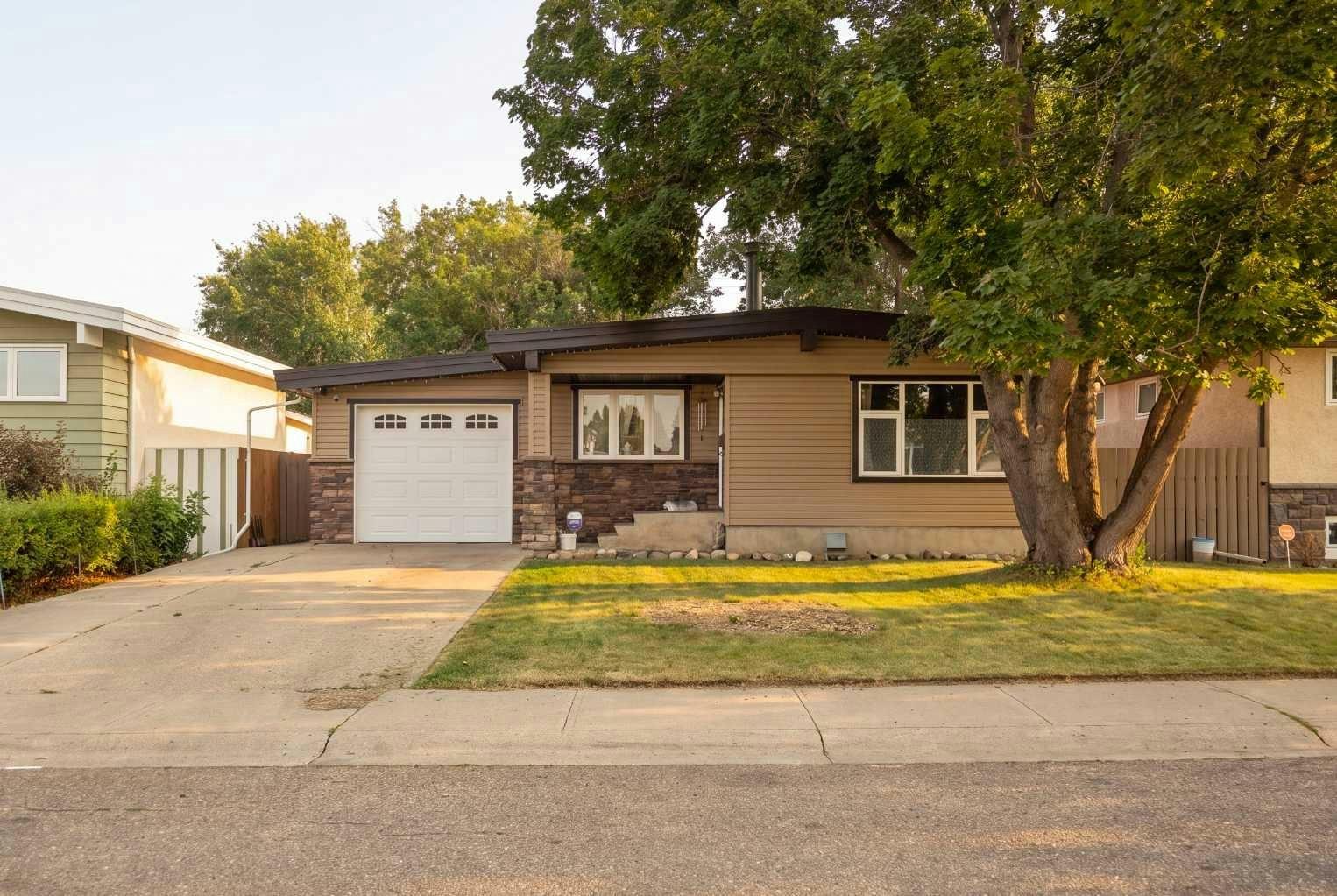 2610 11 Avenue N, Lethbridge, AB, T1H 1N4