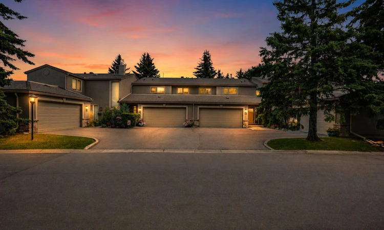 24-1815 Varsity Estates Drive NW