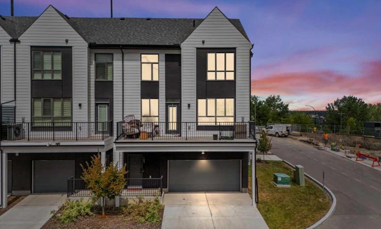 105 Sovereign Common SW