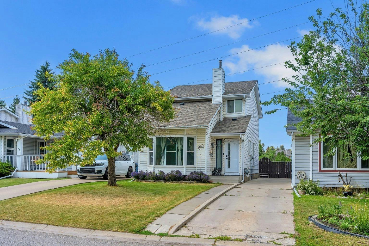 44 Strathclair Rise SW, Calgary, AB, T3H 1G4