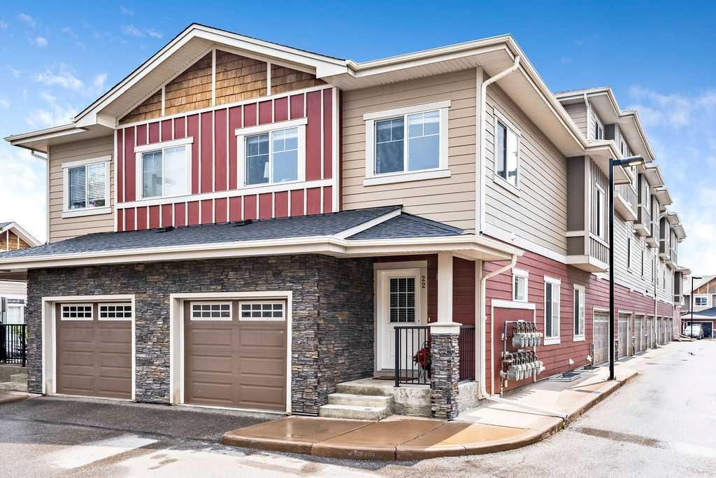 22 West Coach Manor SW, Calgary, AB, T3H 1R7