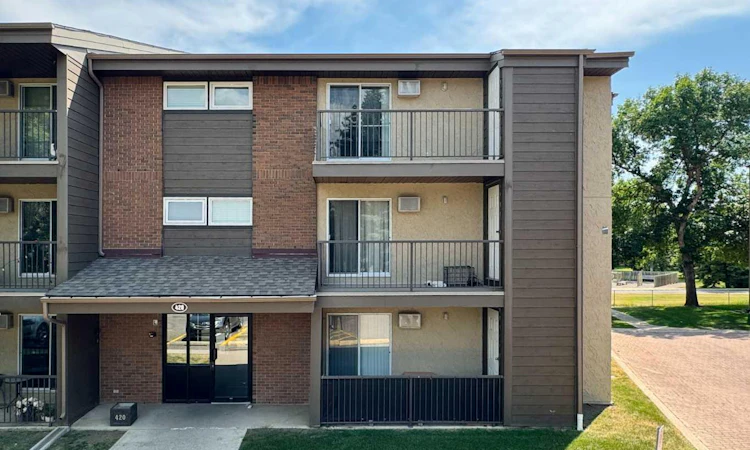 301-420 Columbia Boulevard W