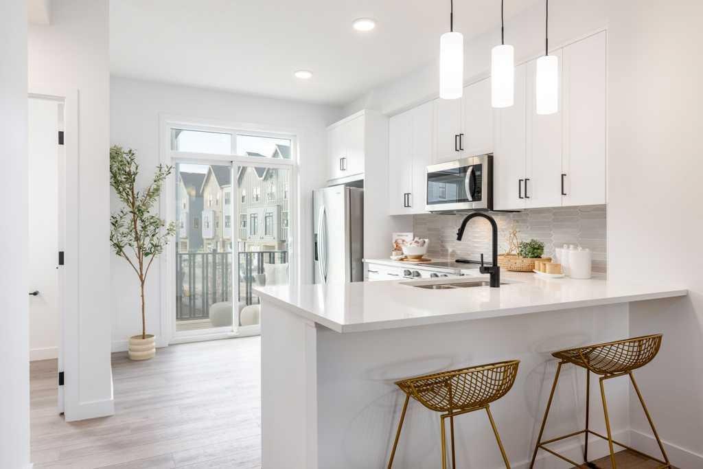 702-437 Alpine Avenue SW, Calgary, AB, T2Y 0Z8