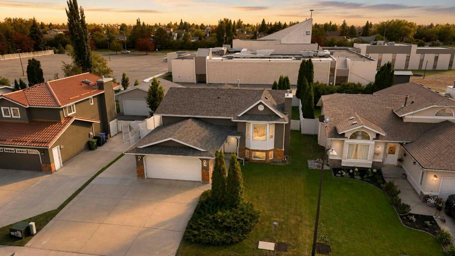 90 Duncan Crescent, Red Deer, AB, T4R 2C1