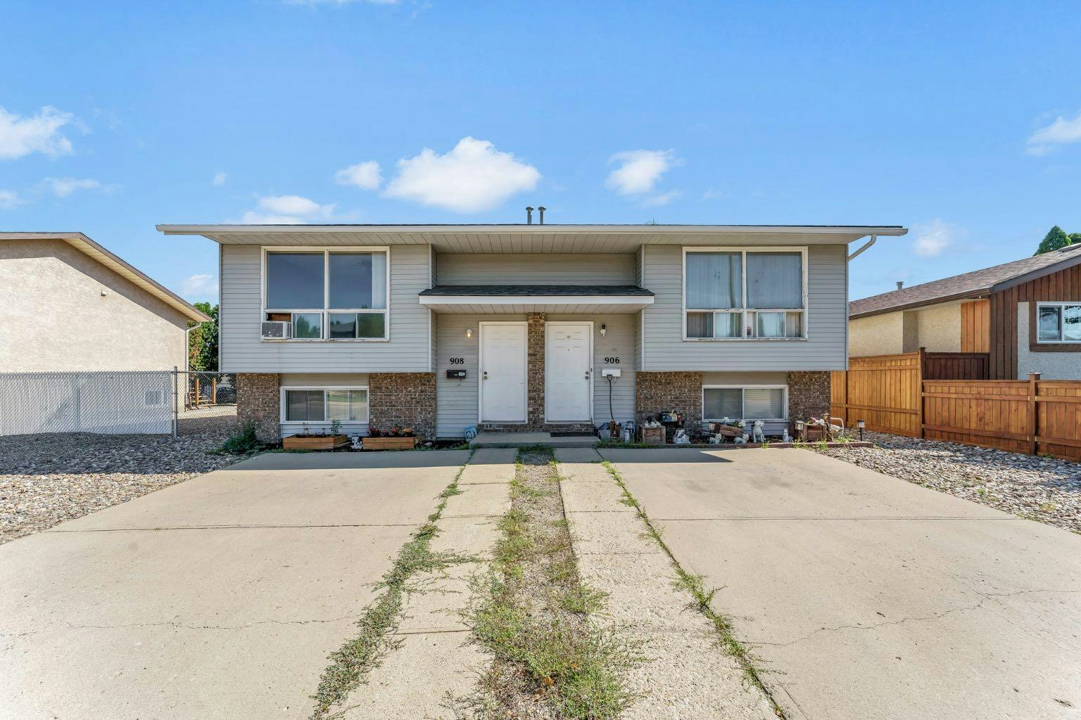 908 Ross Glen Drive SE, Medicine Hat, AB, T1B 3W7