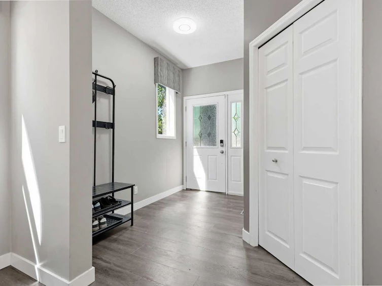 379 Cimarron Boulevard, Okotoks, AB, T1S 2L8 - 3
