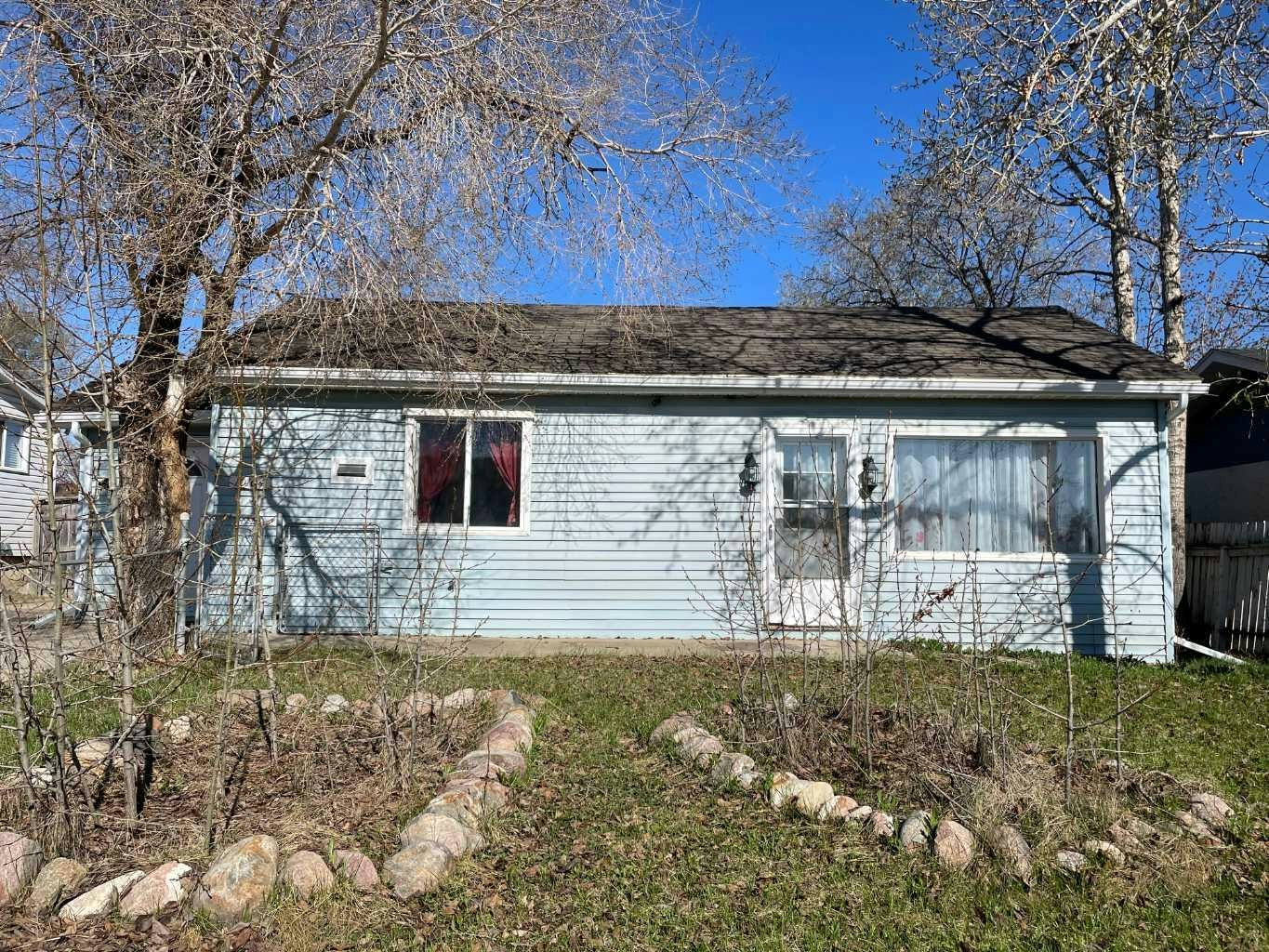 10104 99 Street, High Level, AB, T0H 1Z0
