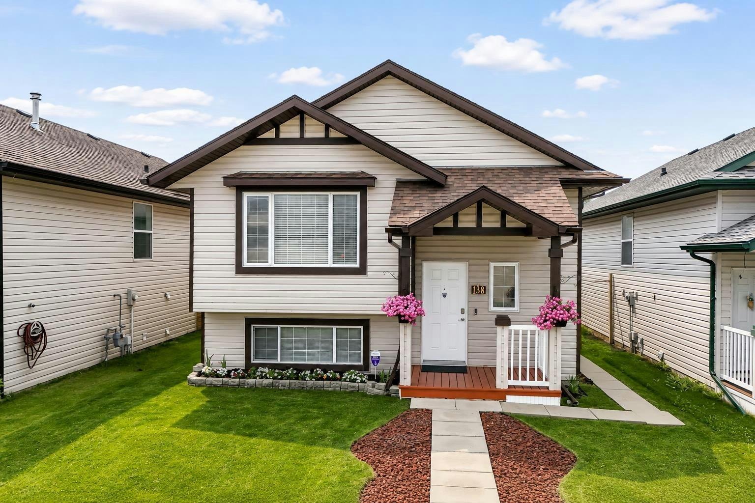 138 Lanterman Close, Red Deer, AB, T4R 3N8
