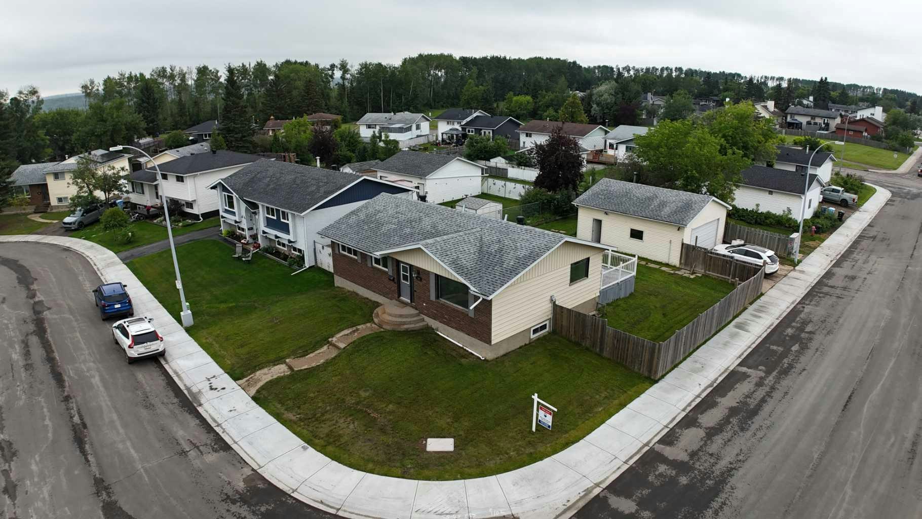 102 Hinge Bay, Fort Mcmurray, AB, T9H 3W8