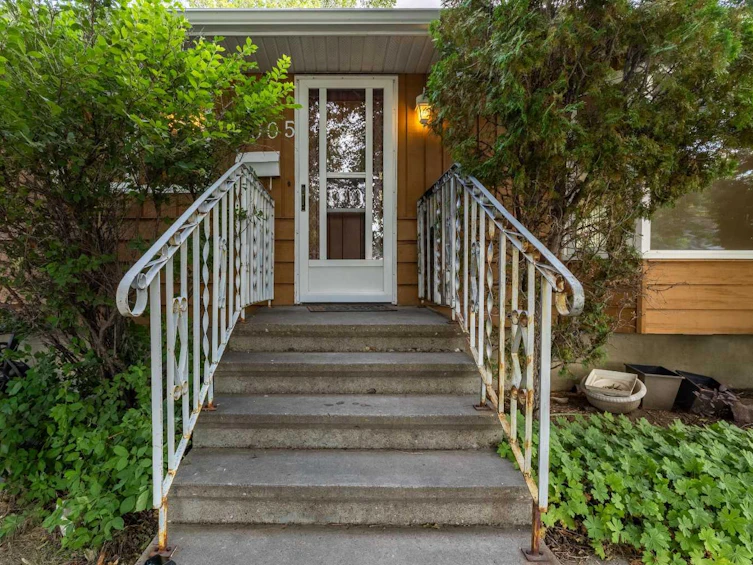 1005 17 Street N, Lethbridge, AB, T1H 3E3 - 4