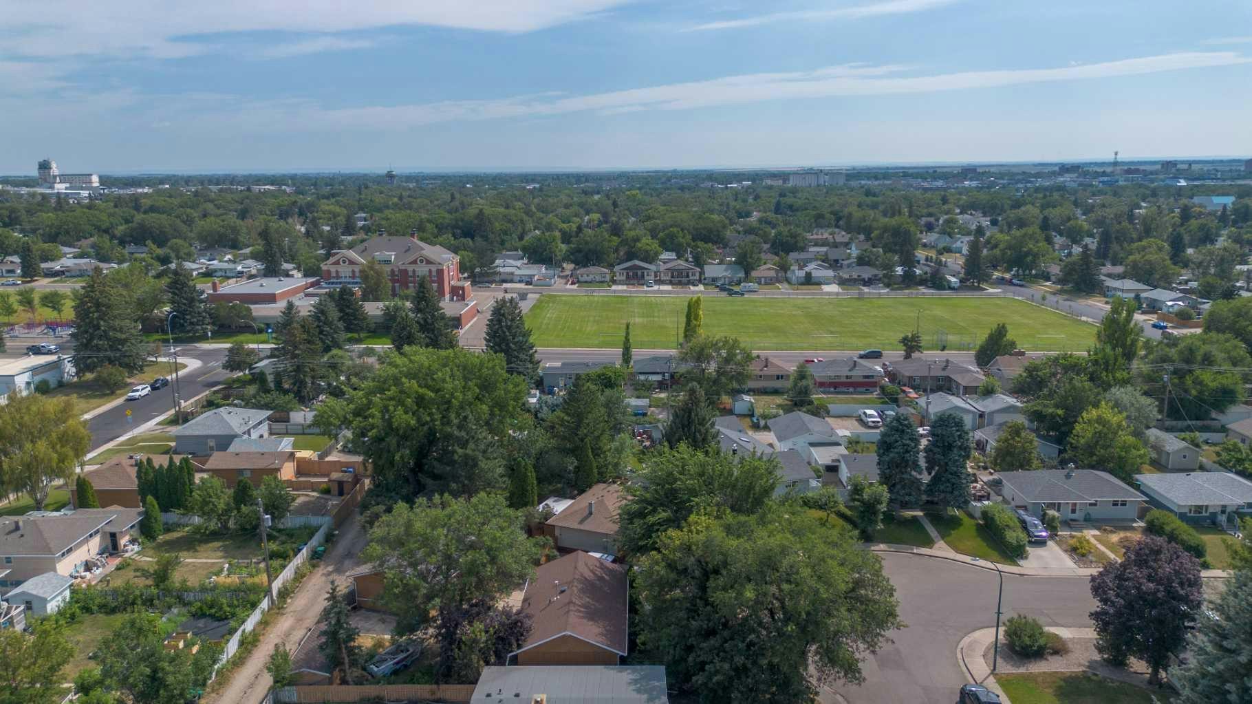 1005 17 Street N, Lethbridge, AB, T1H 3E3 - 50