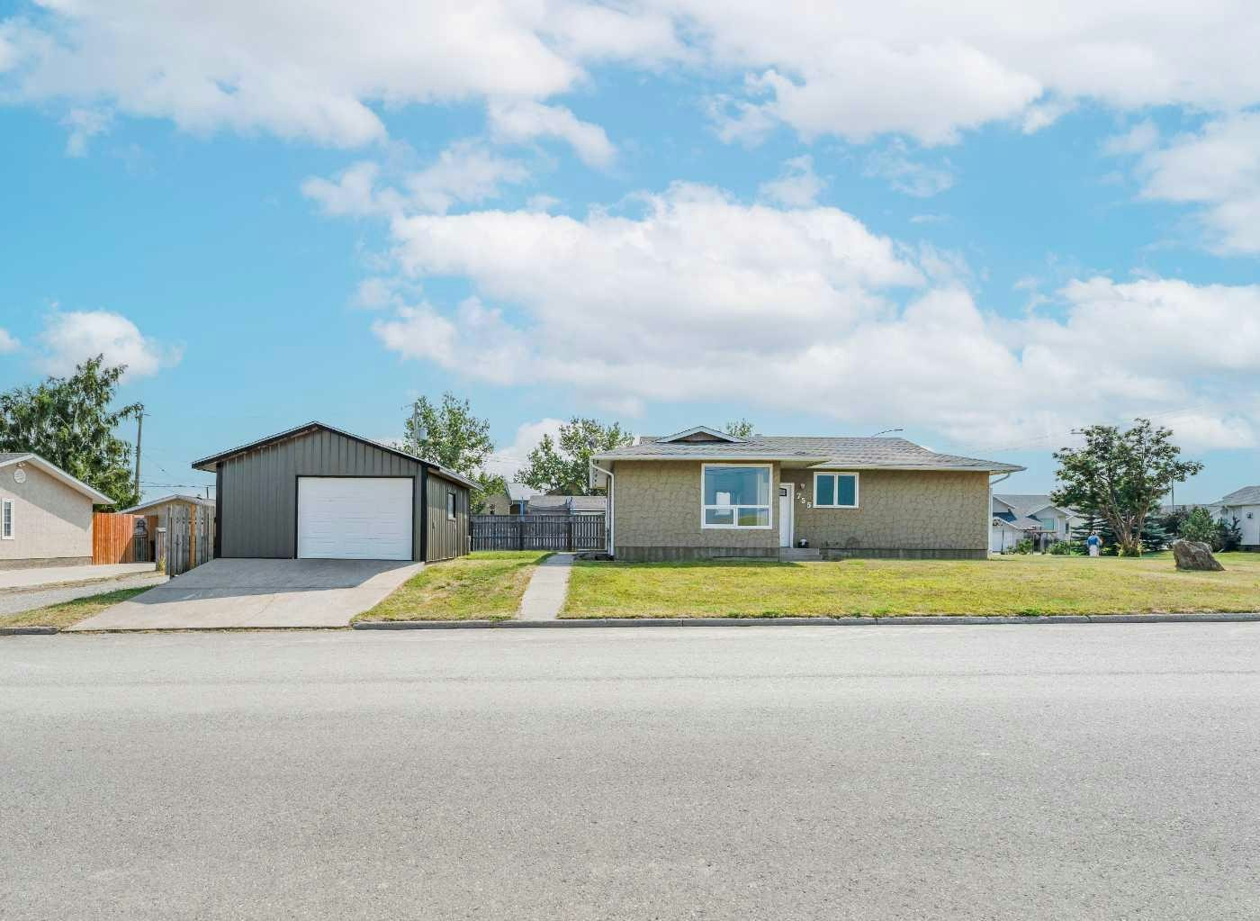 755 East Avenue, Pincher Creek, AB, T0K 1W0