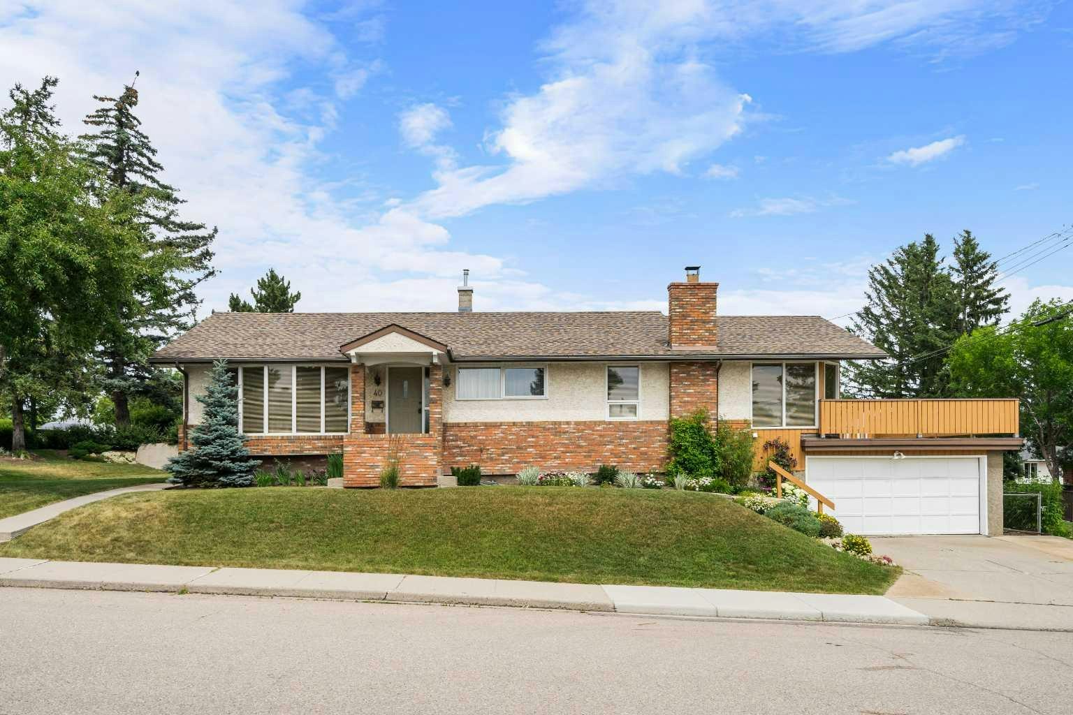 40 Thornlee Crescent NW, Calgary, AB, T2K 2W3