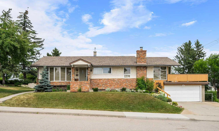40 Thornlee Crescent NW