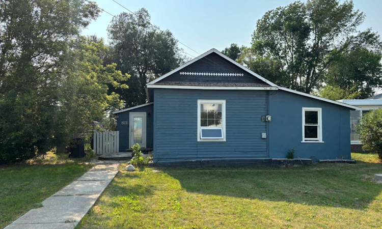256 N 1 Street W