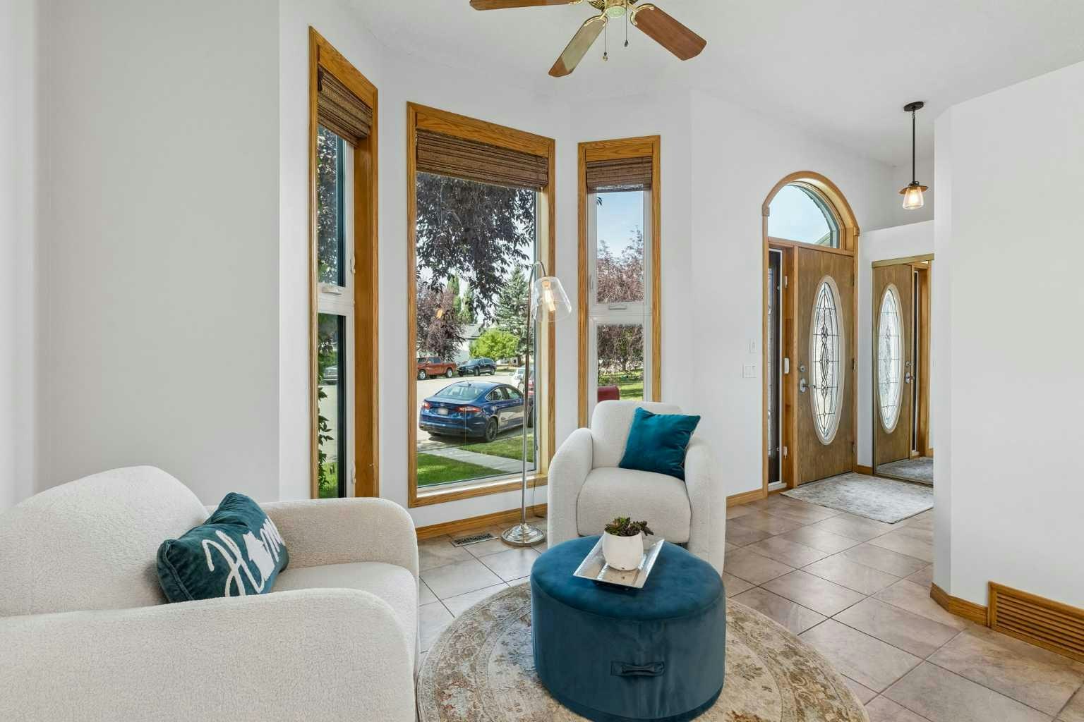 246 Mt Lorette Place SE, Calgary, AB, T2Z 2L9