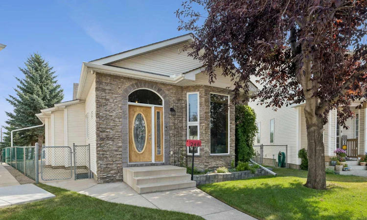 246 Mt Lorette Place SE